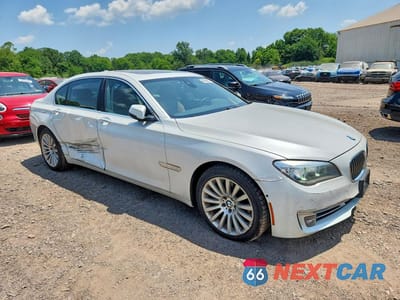 Czwarte zdjęcie samochodu z boku: 2013 BMW 740 LI VIN:WBAYE4C52DD137066 - miniatura