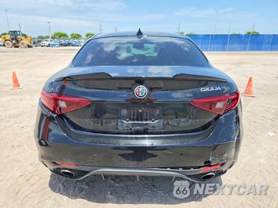 Zdjęcie 6 z 12 samochodu: 2018 ALFA ROMEO GIULIA VIN:ZARFAEBN7J7567561 - miniatura