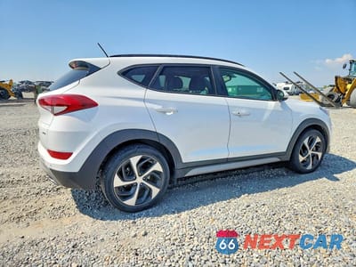 Trzecie zdjęcie samochodu z tyłu: 2017 HYUNDAI TUCSON VALUE VIN:KM8J3CA2XHU570519 - miniatura