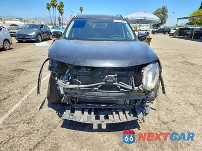 Piąte zdjęcie samochodu w środku: 2018 NISSAN ROGUE SV VIN:JN8AT2MT1JW458581 - miniatura
