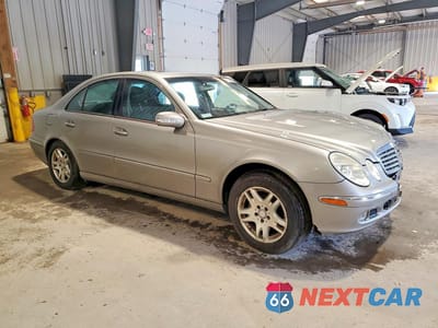 Czwarte zdjęcie samochodu z boku: 2003 MERCEDES-BENZ E 320 VIN:WDBUF65J03A239081 - miniatura