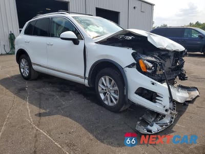 Czwarte zdjęcie samochodu z boku: 2014 VOLKSWAGEN TOUAREG V6 TDI VIN:WVGEP9BP0ED007915 - miniatura