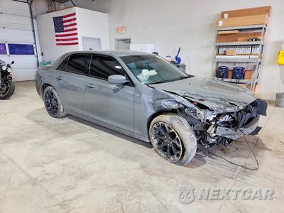 Czwarte zdjęcie samochodu z boku: 2019 CHRYSLER 300 S VIN:2C3CCABG8KH639122 - miniatura