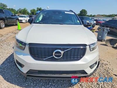 Piąte zdjęcie samochodu w środku: 2020 VOLVO XC40 AWD T5 R-DESIGN VIN:YV4162UM6L2245970 - miniatura