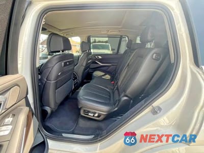 Zdjęcie 8 z 13 samochodu: 2025 BMW X7 XDRIVE40I VIN:5UX23EM0XS9X97121 - miniatura