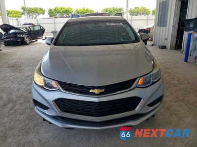 Piąte zdjęcie samochodu w środku: 2017 CHEVROLET CRUZE LS VIN:1G1BC5SM6H7199953 - miniatura