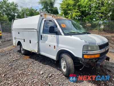 Czwarte zdjęcie samochodu z boku: 2005 CHEVROLET EXPRESS G3500 VIN:1GBHG31UX51110965 - miniatura