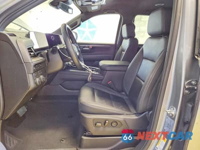 Zdjęcie 7 z 13 samochodu: 2025 CHEVROLET SUBURBAN K1500 Z71 VIN:1GNS6DRD3SR349079 - miniatura