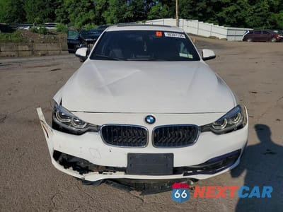 Piąte zdjęcie samochodu w środku: 2018 BMW 330 XI VIN:WBA8D9C52JEM34019 - miniatura