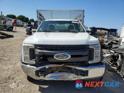Piąte zdjęcie samochodu w środku: 2017 FORD F-550 VIN:1FDUF5GT1HEE83750 - miniatura