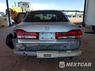 Zdjęcie 6 z 12 samochodu: 2002 HONDA ACCORD SE VIN:JHMCG56702C033624 - miniatura