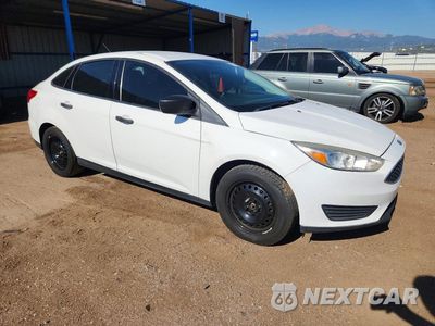 Czwarte zdjęcie samochodu z boku: 2018 FORD FOCUS S VIN:1FADP3E22JL292605 - miniatura