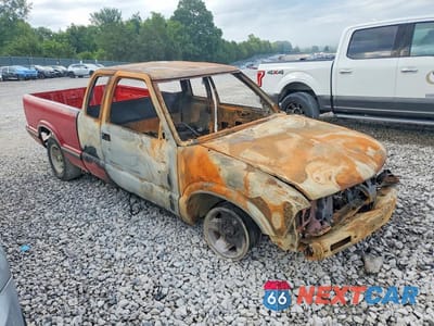 Czwarte zdjęcie samochodu z boku: 1996 CHEVROLET S TRUCK S10 VIN:1GCCS19X9TK177572 - miniatura