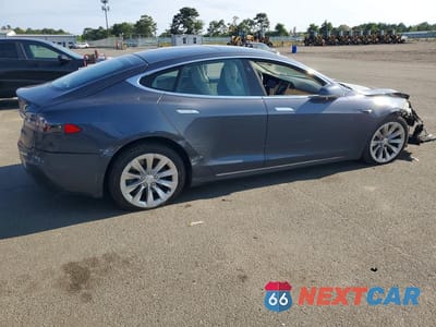 Trzecie zdjęcie samochodu z tyłu: 2018 TESLA MODEL S VIN:5YJSA1E26JF297011 - miniatura