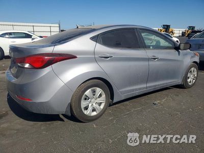 Trzecie zdjęcie samochodu z tyłu: 2016 HYUNDAI ELANTRA SE VIN:5NPDH4AE3GH671736 - miniatura