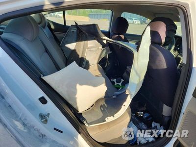 Zdjęcie 10 z 12 samochodu: 2017 HYUNDAI ELANTRA VIN:5NPD74LF9HH163135 - miniatura