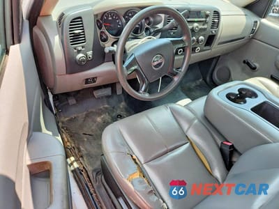 Zdjęcie 8 z 12 samochodu: 2009 GMC SIERRA C2500 HEAVY DUTY VIN:1GDHC44K09E105503 - miniatura