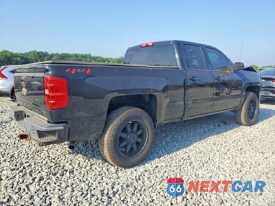 Trzecie zdjęcie samochodu z tyłu: 2018 CHEVROLET SILVERADO K1500 LT VIN:1GCVKREC0JZ141901 - miniatura