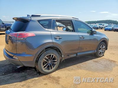 Trzecie zdjęcie samochodu z tyłu: 2017 TOYOTA RAV4 LE VIN:JTMBFREV4HJ702246 - miniatura