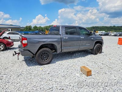 Trzecie zdjęcie samochodu z tyłu: 2018 TOYOTA TUNDRA CREWMAX LIMITED VIN:5TFHW5F17JX710309 - miniatura