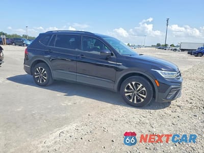 Czwarte zdjęcie samochodu z boku: 2022 VOLKSWAGEN TIGUAN S VIN:3VV1B7AX9NM034320 - miniatura