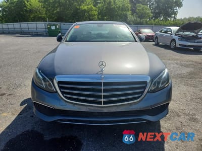 Piąte zdjęcie samochodu w środku: 2017 MERCEDES-BENZ E 300 4MATIC VIN:WDDZF4KB1HA144227 - miniatura