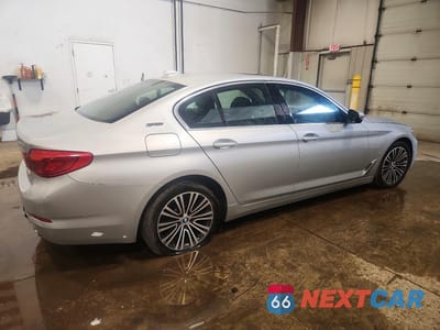 Trzecie zdjęcie samochodu z tyłu: 2019 BMW 530XE VIN:WBAJB1C5XKB376270 - miniatura