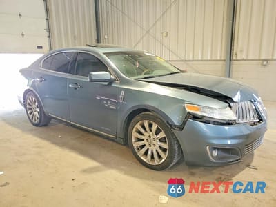 Czwarte zdjęcie samochodu z boku: 2010 LINCOLN MKS VIN:1LNHL9DRXAG608782 - miniatura