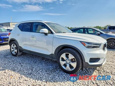 Czwarte zdjęcie samochodu z boku: 2020 VOLVO XC40 T4 MOMENTUM VIN:YV4AC2HK5L2278170 - miniatura