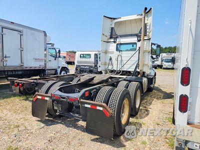 Trzecie zdjęcie samochodu z tyłu: 2019 VOLVO VNL SEMI TRUCK VIN:4V4NC9EG9KN222229 - miniatura