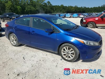 Czwarte zdjęcie samochodu z boku: 2017 KIA FORTE S VIN:3KPFL4A76HE138570 - miniatura