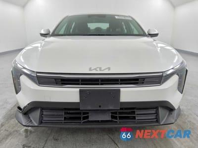 Piąte zdjęcie samochodu w środku: 2025 KIA K4 LXS VIN:3KPFT4DE1SE084919 - miniatura