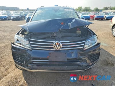 Piąte zdjęcie samochodu w środku: 2015 VOLKSWAGEN TOUAREG V6 VIN:WVGEF9BP5FD004416 - miniatura