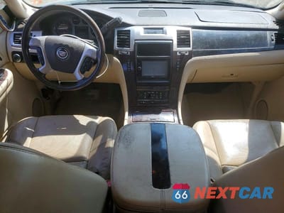 Zdjęcie 8 z 13 samochodu: 2007 CADILLAC ESCALADE ESV VIN:1GYFK66857R296671 - miniatura