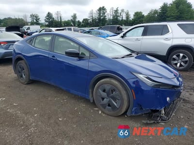 Czwarte zdjęcie samochodu z boku: 2025 TOYOTA PRIUS LE VIN:JTDACAAU5S3054740 - miniatura