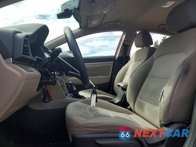 Zdjęcie 7 z 12 samochodu: 2019 HYUNDAI ELANTRA SEL VIN:5NPD84LF3KH443508 - miniatura