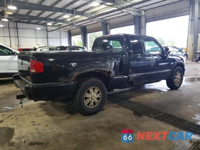 Trzecie zdjęcie samochodu z tyłu: 2002 GMC SONOMA VIN:1GTDT19W928117344 - miniatura