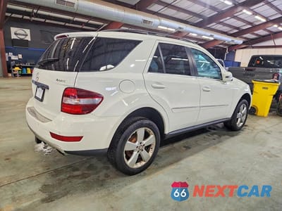Trzecie zdjęcie samochodu z tyłu: 2011 MERCEDES-BENZ ML 350 4MATIC VIN:4JGBB8GB2BA682154 - miniatura
