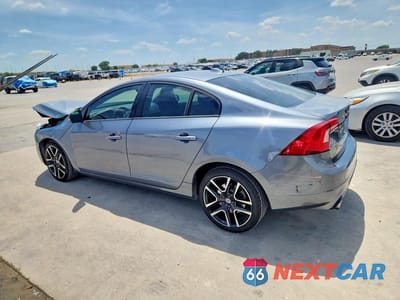 Drugie zdjęcie samochodu z przodu: 2017 VOLVO S60 VIN:YV126MFL3H2435105 - miniatura