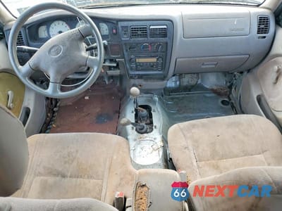 Zdjęcie 8 z 12 samochodu: 2001 TOYOTA TACOMA BASE VIN:5TEWM72N21Z823661 - miniatura