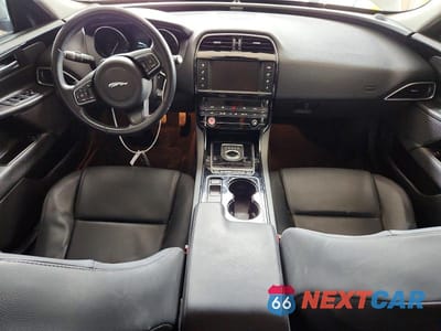 Zdjęcie 8 z 13 samochodu: 2017 JAGUAR XE VIN:SAJAR4BGXHA976208 - miniatura