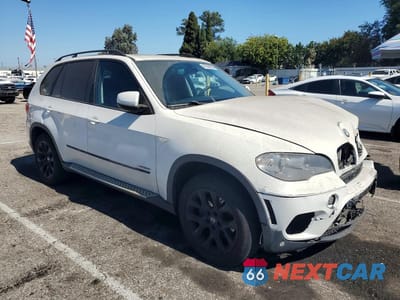 Czwarte zdjęcie samochodu z boku: 2013 BMW X5 XDRIVE35I VIN:5UXZV4C57D0B06346 - miniatura