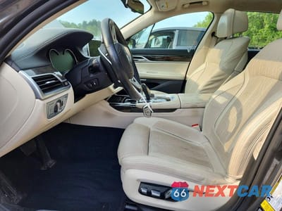 Zdjęcie 7 z 12 samochodu: 2017 BMW 750 XI VIN:WBA7F2C56HG422399 - miniatura