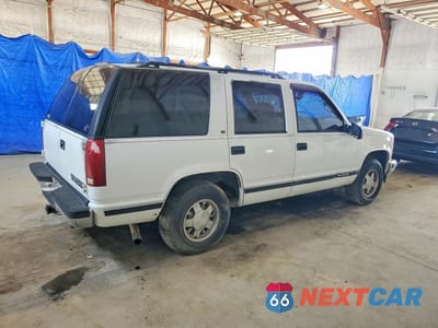 Trzecie zdjęcie samochodu z tyłu: 1996 CHEVROLET TAHOE C1500 VIN:1GNEC13R4TJ308646 - miniatura