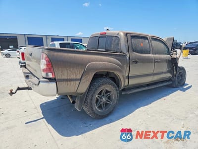 Trzecie zdjęcie samochodu z tyłu: 2014 TOYOTA TACOMA DOUBLE CAB PRERUNNER VIN:3TMJU4GN4EM172764 - miniatura