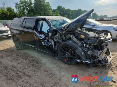 Czwarte zdjęcie samochodu z boku: 2019 CHEVROLET TRAVERSE PREMIER VIN:1GNEVKKWXKJ102172 - miniatura