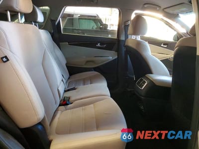 Zdjęcie 11 z 14 samochodu: 2019 KIA SORENTO LX VIN:5XYPG4A30KG550032 - miniatura
