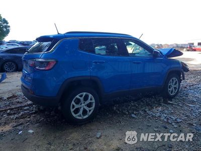 Trzecie zdjęcie samochodu z tyłu: 2024 JEEP COMPASS LATITUDE VIN:3C4NJDBN4RT101657 - miniatura