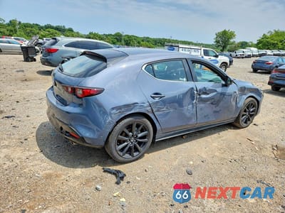 Trzecie zdjęcie samochodu z tyłu: 2026 MAZDA 3 PREFERRED VIN:JM1BPBLL2T1867064 - miniatura