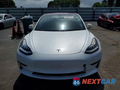 Piąte zdjęcie samochodu w środku: 2018 TESLA MODEL 3 VIN:5YJ3E1EA7JF007505 - miniatura